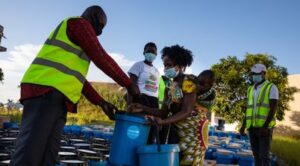 Velká souprava obsahuje tablety pro čištění vody a nezbytné hygienické potřeby pro celou rodinu.