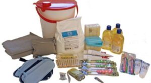 Velká souprava obsahuje tablety pro čištění vody a nezbytné hygienické potřeby pro celou rodinu.