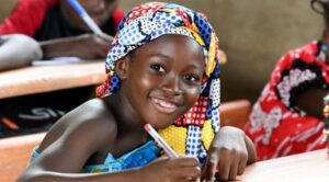 Tužky pro celou školu. 1 000 tužek pro školy v nejchudších oblastech světa umožňuje dětem psát a kreslit, zaznamenávat si učivo, vyjadřovat slovem nebo obrázkem pocity radosti i smutku.