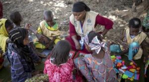 3denní odborné zaškolení komunitního dobrovolníka včetně osvětových materiálů, základních léků a zdravotnického vybavení.