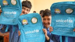 Školní pomůcky pro speciální výuku 5 ohrožených dětí.