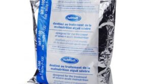 Terapeutické mléko F-100 v prášku. 90 dávek pro nejmenší děti, které kvůli pokročilému stadiu podvýživy nemohou přijímat jinou stravu.