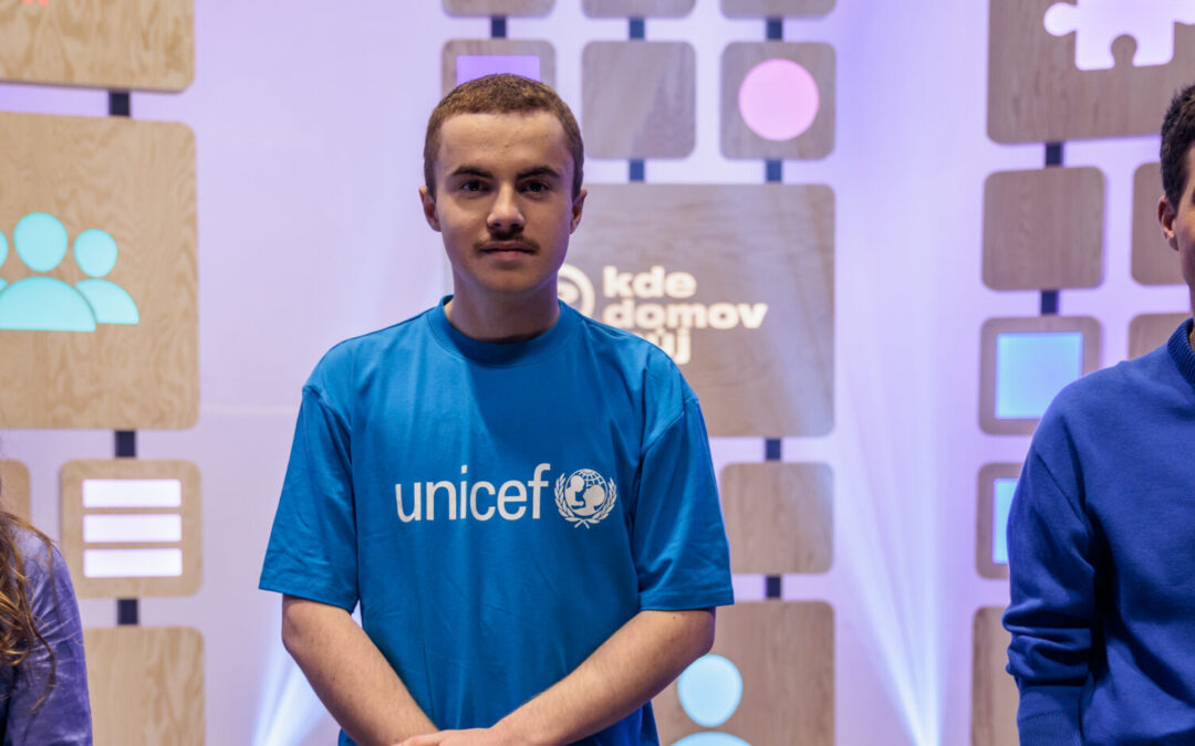 Herec Dan Krejčík a finalisté ankety Dítě Česka v soutěži Kde domov můj