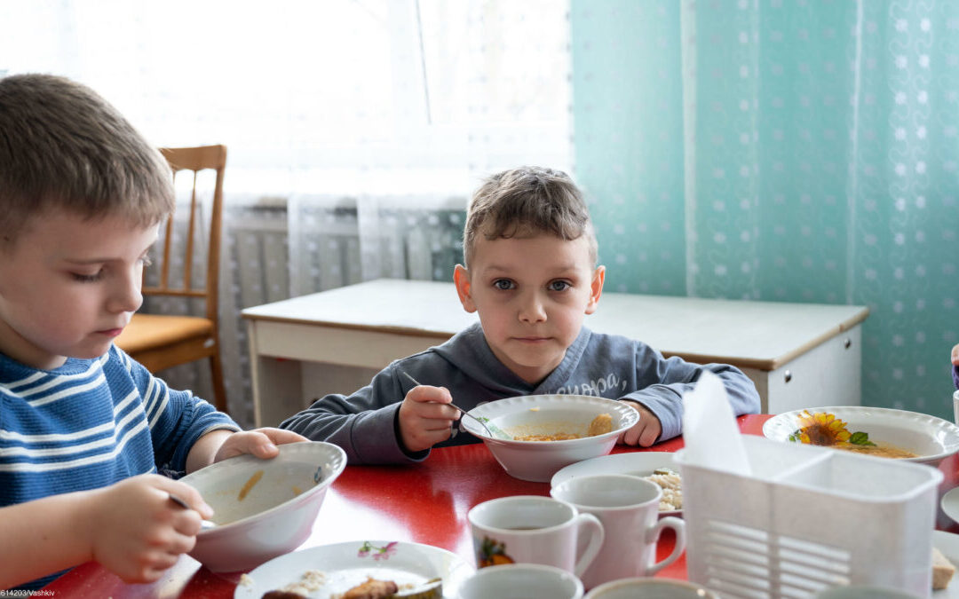 Výživa dětí na Ukrajině ve stínu konfliktu: UNICEF pomáhá rodinám v nouzi
