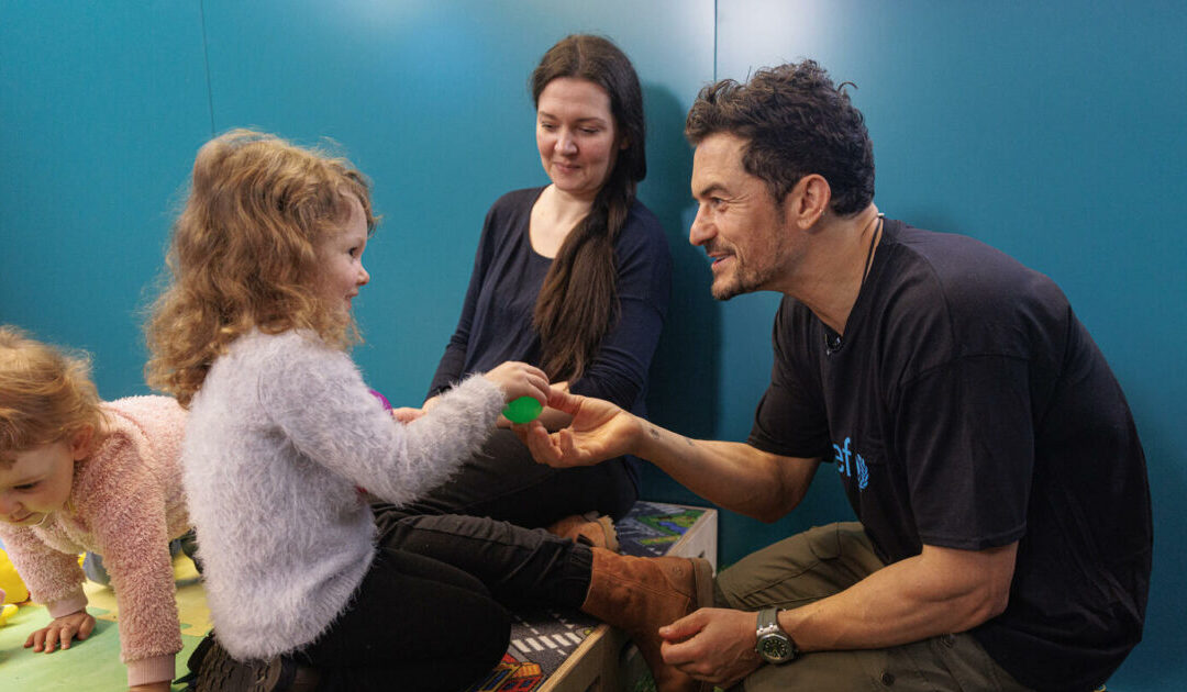 Vyslanec dobré vůle UNICEF Orlando Bloom se vrací na Ukrajinu